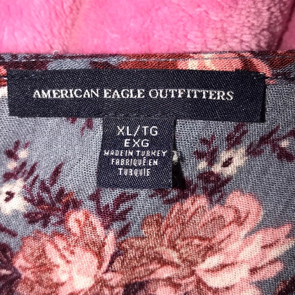 This a very beautiful top with long selves - Picture 5 of 5